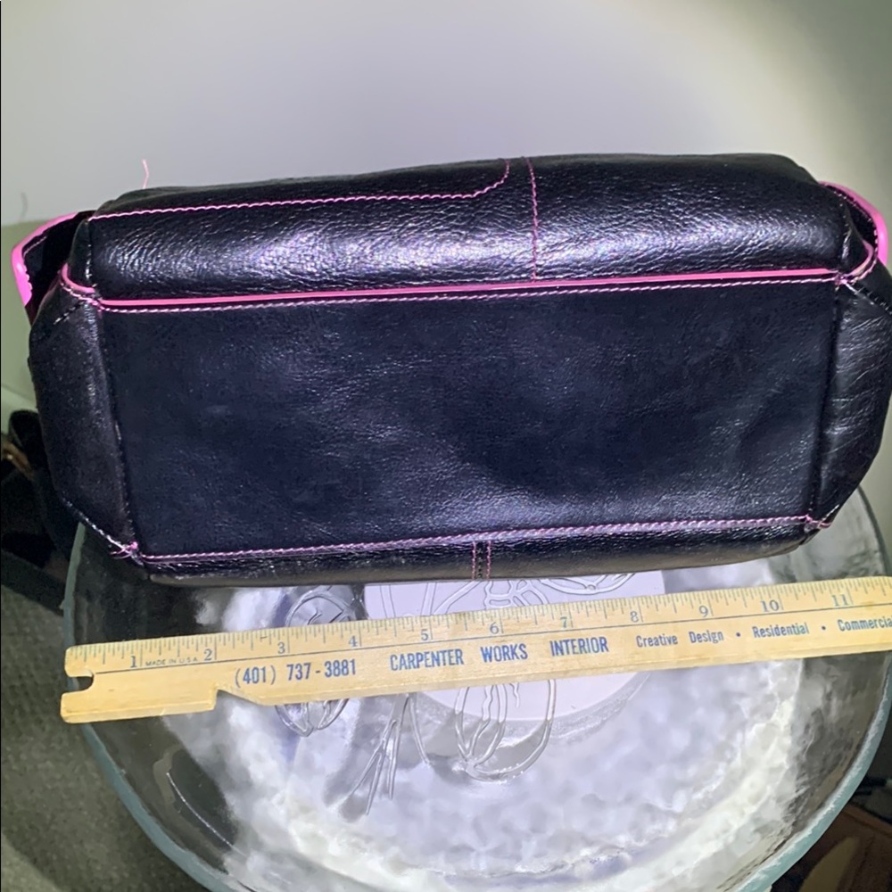 Kenneth Cole Reaction Black and Pink Leather Shoulder or Hand Bag - Picture 6 of 8